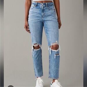 Women’s American Eagle Strigid Ripped Mom Jeans